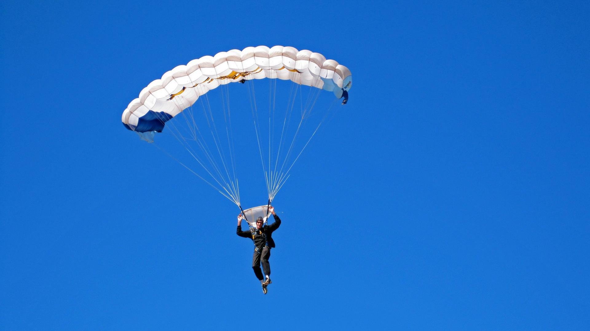 热刺主场击败桑德兰，霸占积分榜，热刺3-3