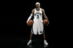 性能优良新型青训装备频出，行业科技创新不断推进，青训品牌