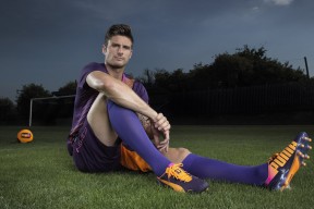 现场气氛：观众笑声不断，热情高涨如火如荼！，观众的笑声是什么短语