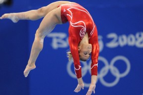 开云·体育全站登录地址-_复古风大型电影主题网球赛：兼具娱乐与竞技_，经典网球比赛