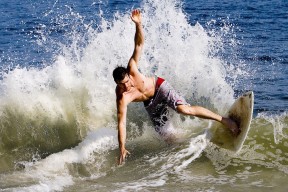 拉塞尔传承魔术师衣钵，灯泡队再度成为篮球赛场焦点，拉塞尔投篮分析